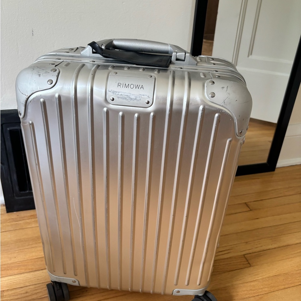 RIMOWA Silver Aluminum Grooved Cabin S